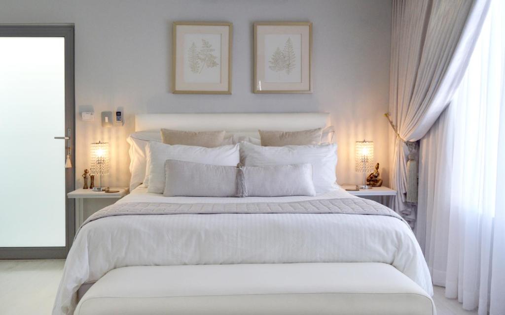 Augusta Palms - White Room photo 1