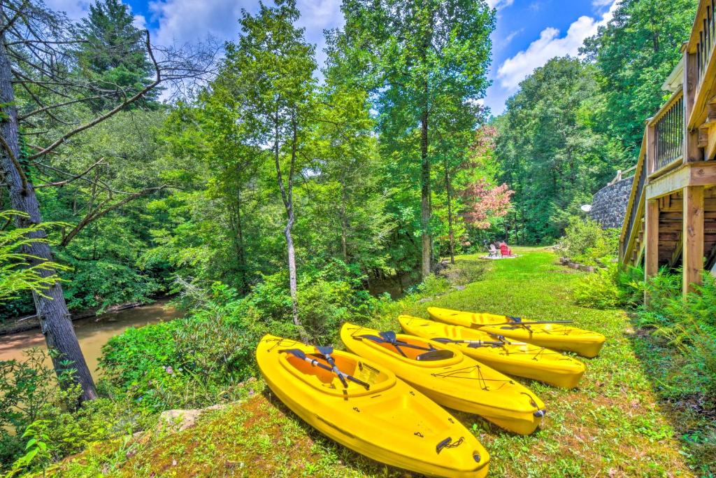 Cozy Riverside Dahlonega Home with Kayaks and Fire Pit photo 1