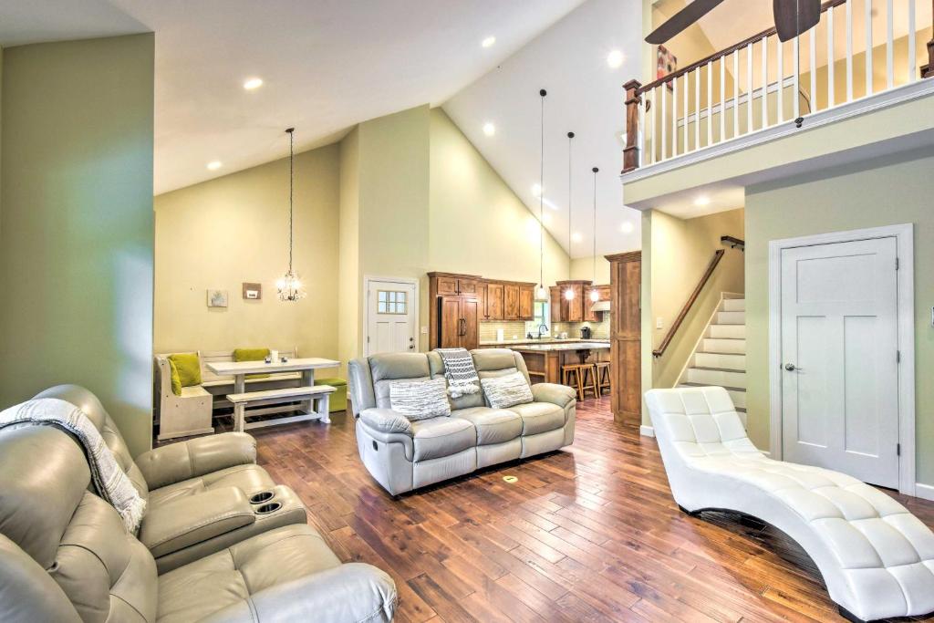 Cozy Riverside Dahlonega Home with Kayaks and Fire Pit photo 4