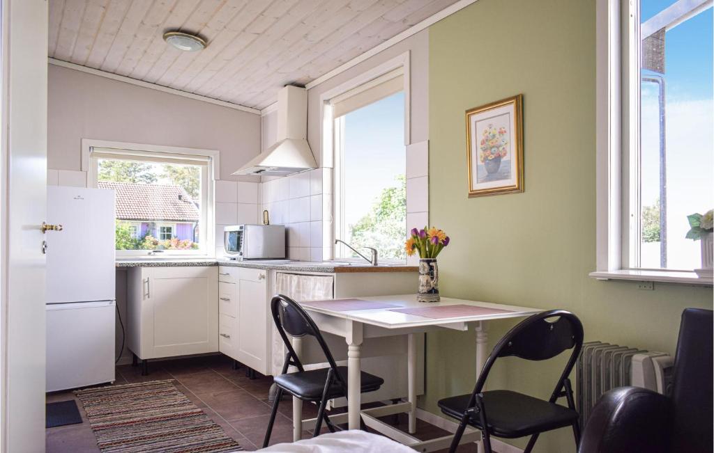 Beautiful Home In Mrbylnga With Wifi photo 1
