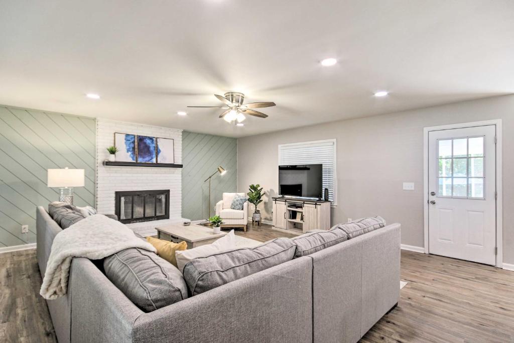 Modern Lexington Retreat with Backyard and Pool! photo 3