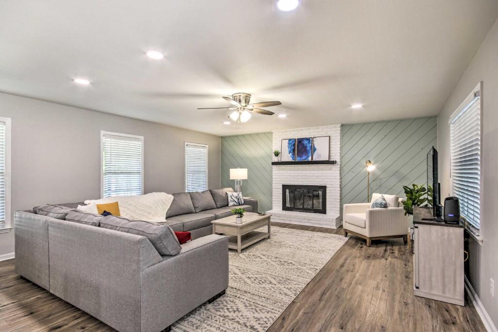 Modern Lexington Retreat with Backyard and Pool! photo 4