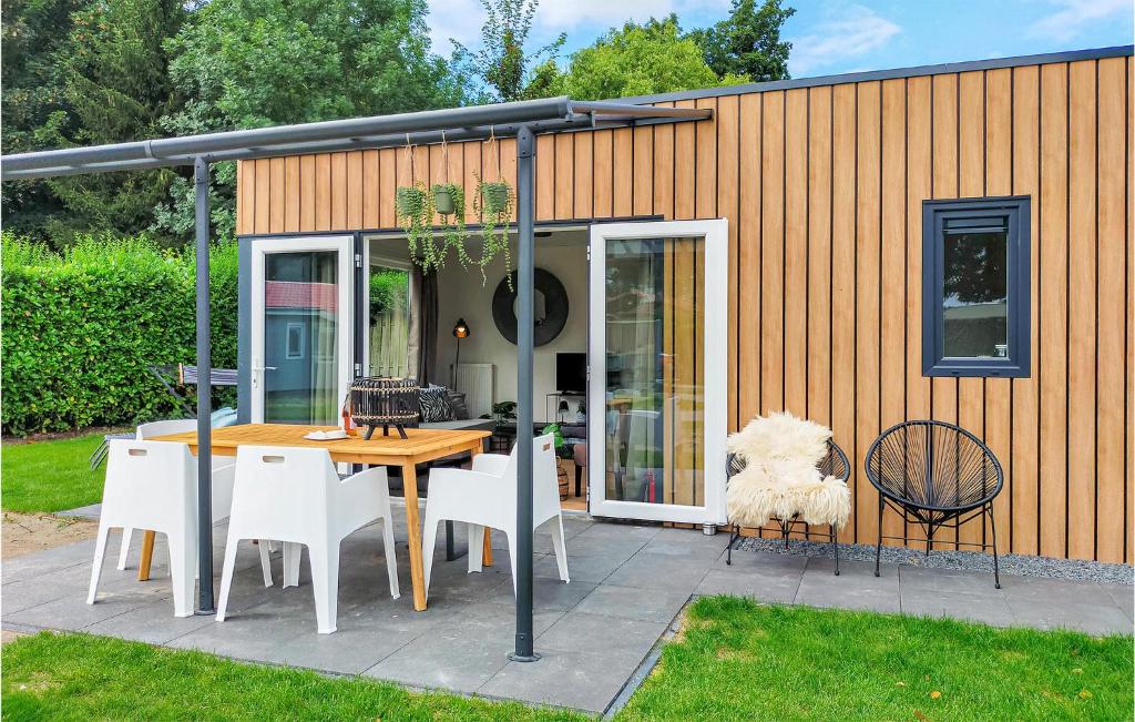 Awesome Home In Heinkenszand With 3 Bedrooms, Wifi And Outdoor Swimming Pool photo 1