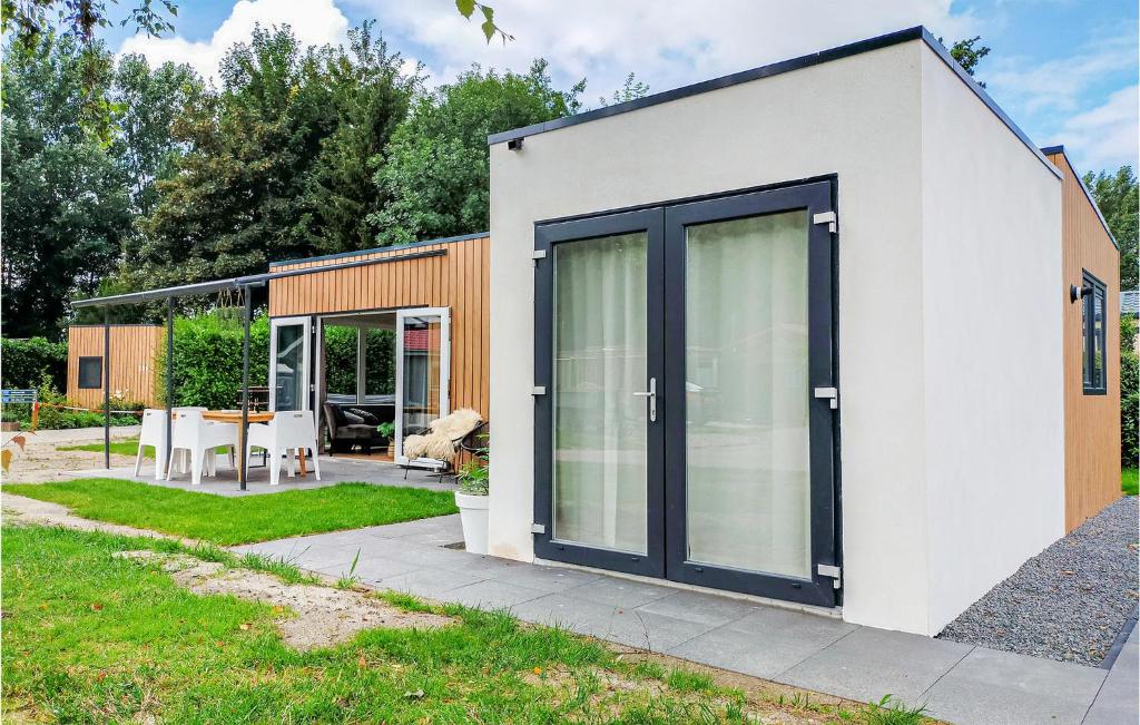 Awesome Home In Heinkenszand With 3 Bedrooms, Wifi And Outdoor Swimming Pool photo 4