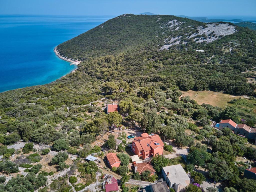 Apartments with a parking space Cunski, Losinj - 7867 photo 1