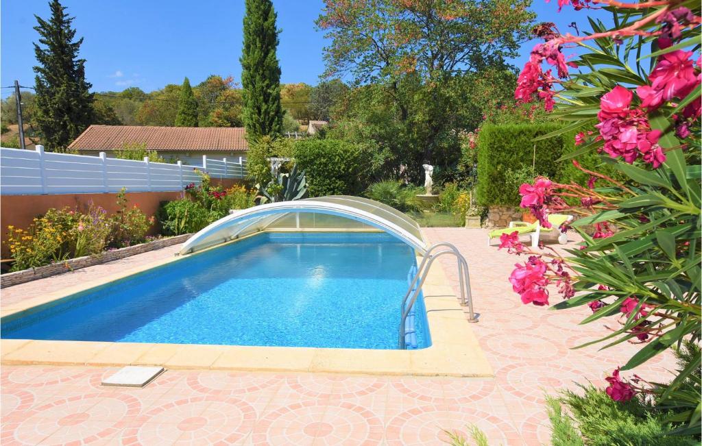Amazing Home In Donzre With Outdoor Swimming Pool, Wifi And 1 Bedrooms