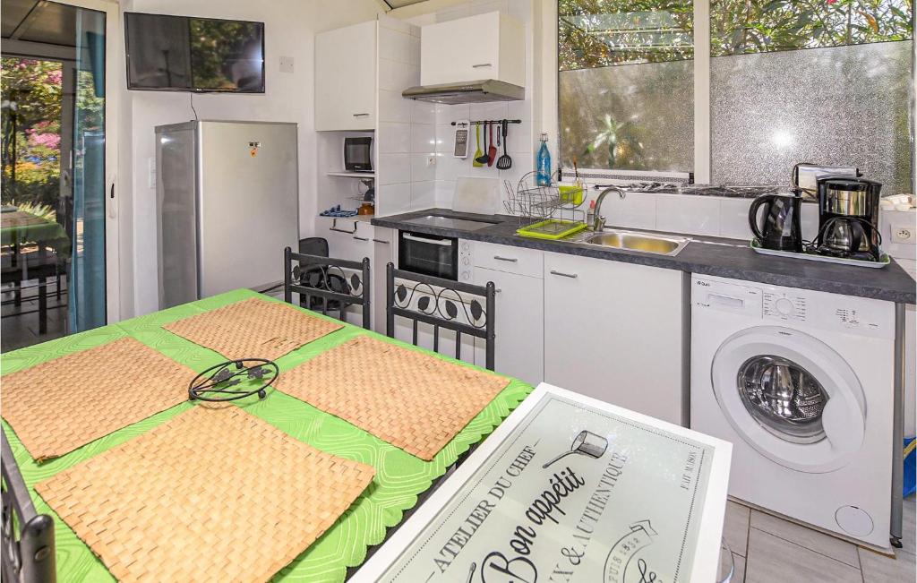 Amazing Home In Donzre With Outdoor Swimming Pool, Wifi And 1 Bedrooms photo 1