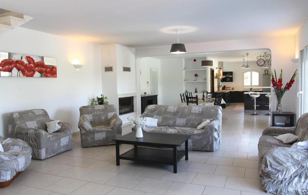 Amazing Home In Apt With Wifi, Private Swimming Pool And Outdoor Swimming Pool photo 1