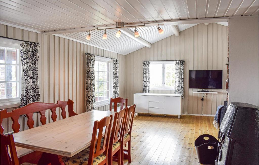 Stunning Home In Sjusjen With 4 Bedrooms photo 2