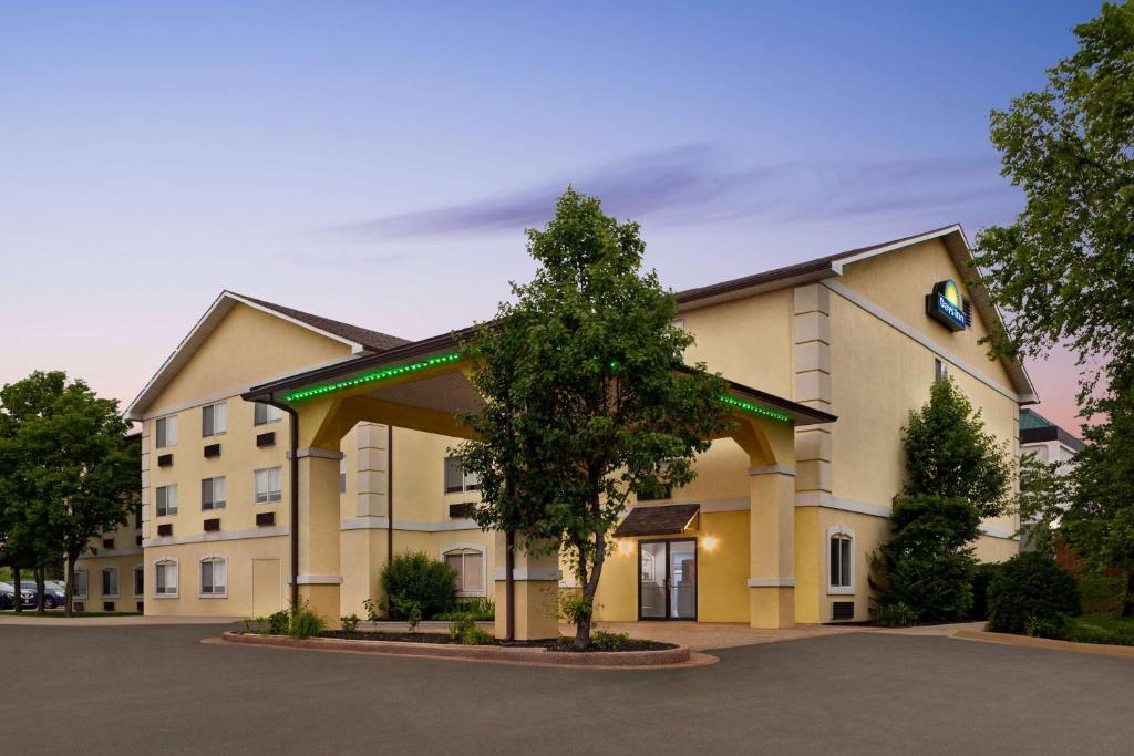 Days Inn by Wyndham Kansas City International Airport photo 3