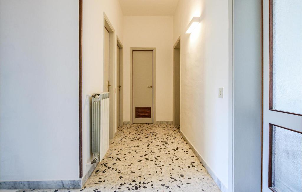 Beautiful Apartment In Viareggio With 2 Bedrooms And Wifi photo 4