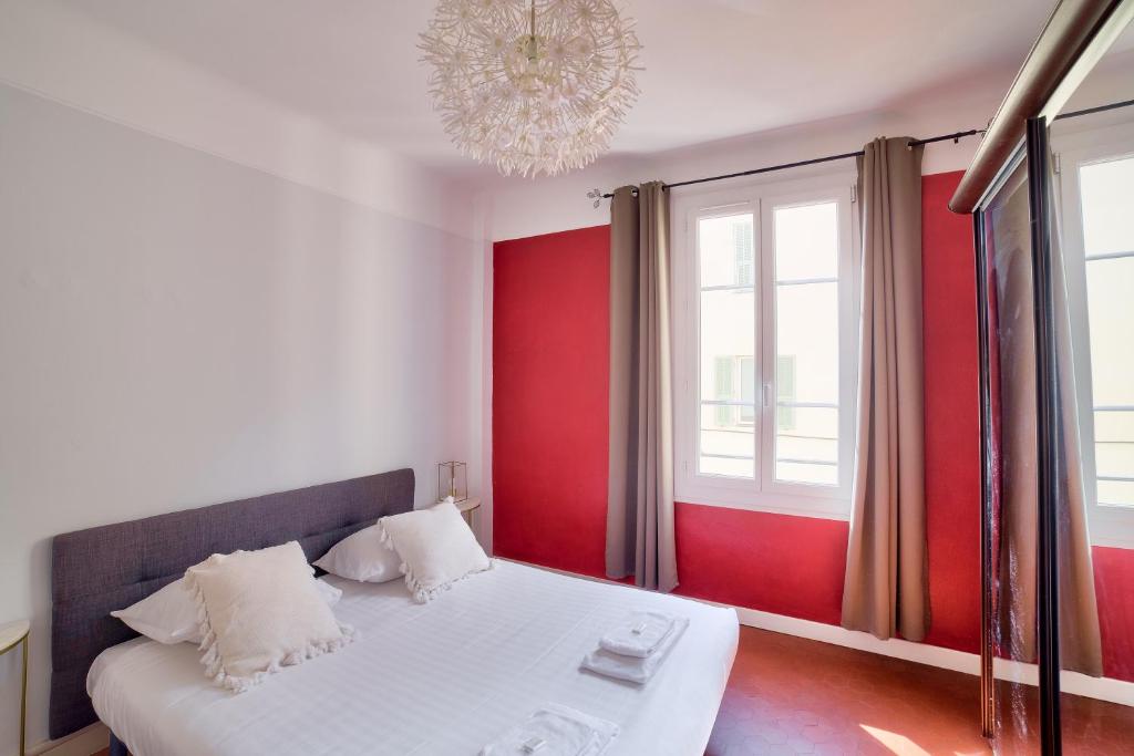 Superb T3 100 meters from the port of Nice photo 2