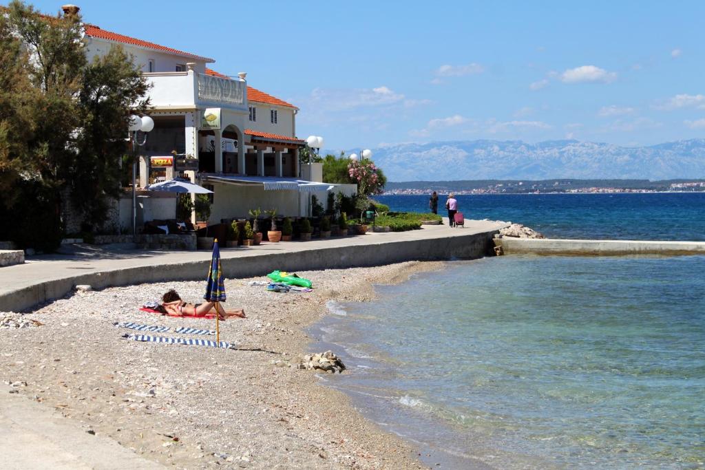 Seaside holiday house Preko, Ugljan - 18077 photo 3