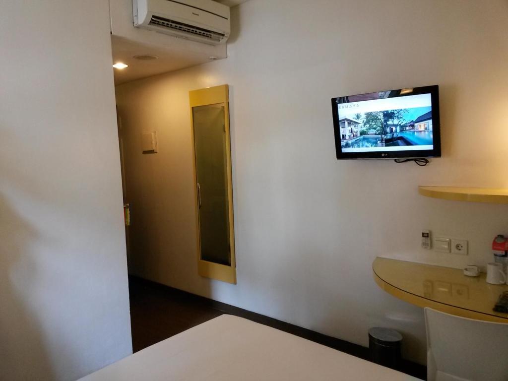 Двухместный (Элегантный номер с кроватью размера «queen-size»), Amaris Hotel Panglima Polim 2