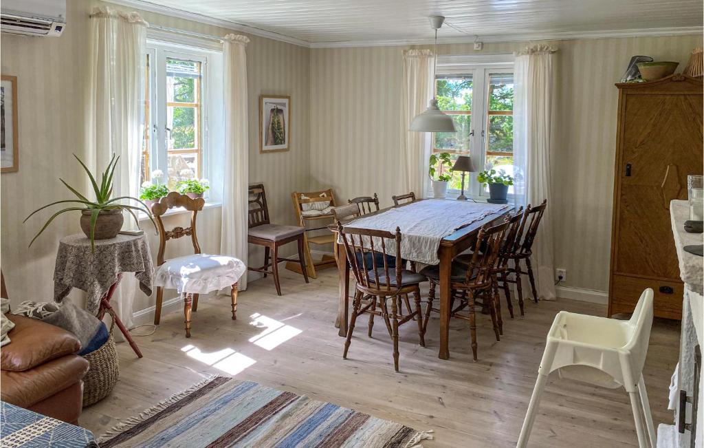 Awesome Home In Trans With Internet And 4 Bedrooms photo 2