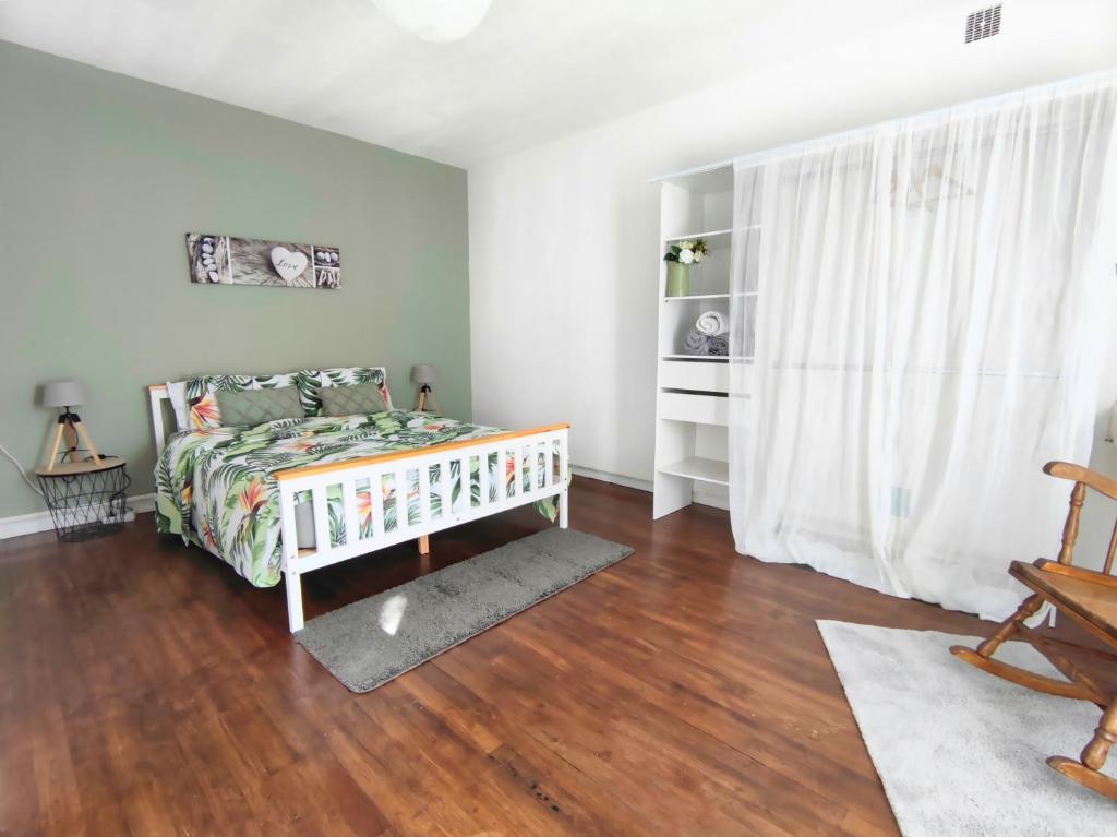 Number 22 - Le Dorat - Apartment One photo 2