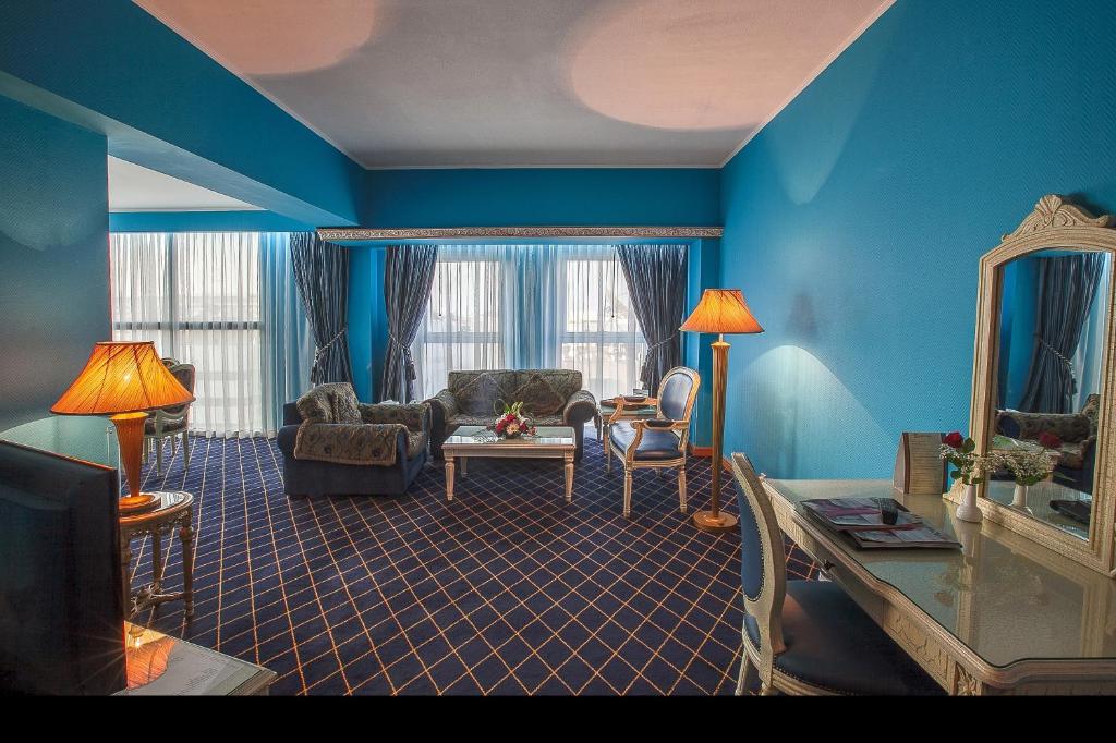 Сьюит (Полулюкс (для 2 взрослых и 1 ребенка)), Отель Moscow Hotel