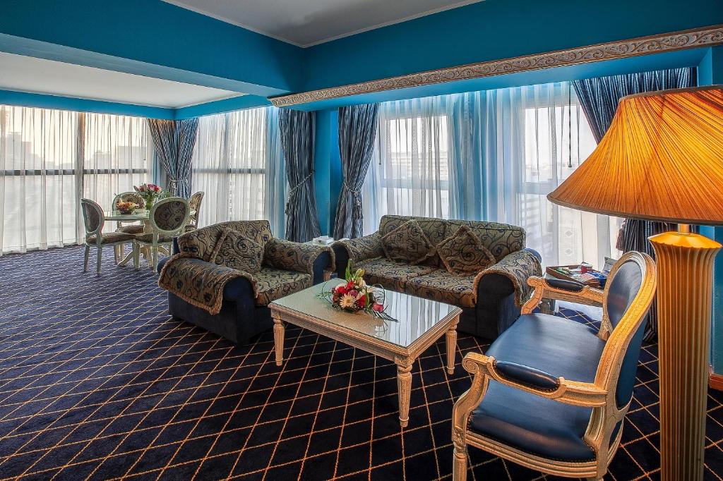 Сьюит (Полулюкс (для 2 взрослых и 1 ребенка)), Отель Moscow Hotel
