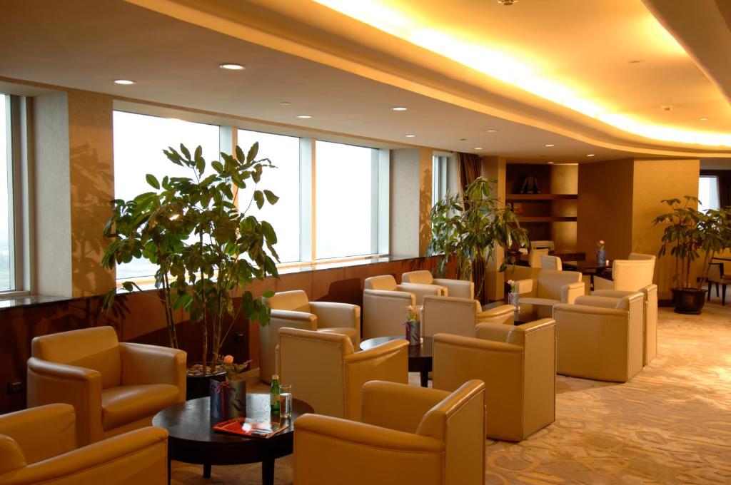 Сьюит (Люкс с кроватью размера «king-size»), Ramada Plaza Pudong Shanghai