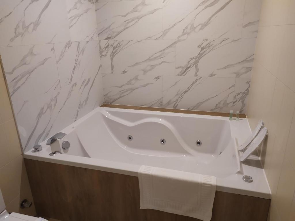 Motel Los Abedules Room Type - Queen Room with Spa Bath