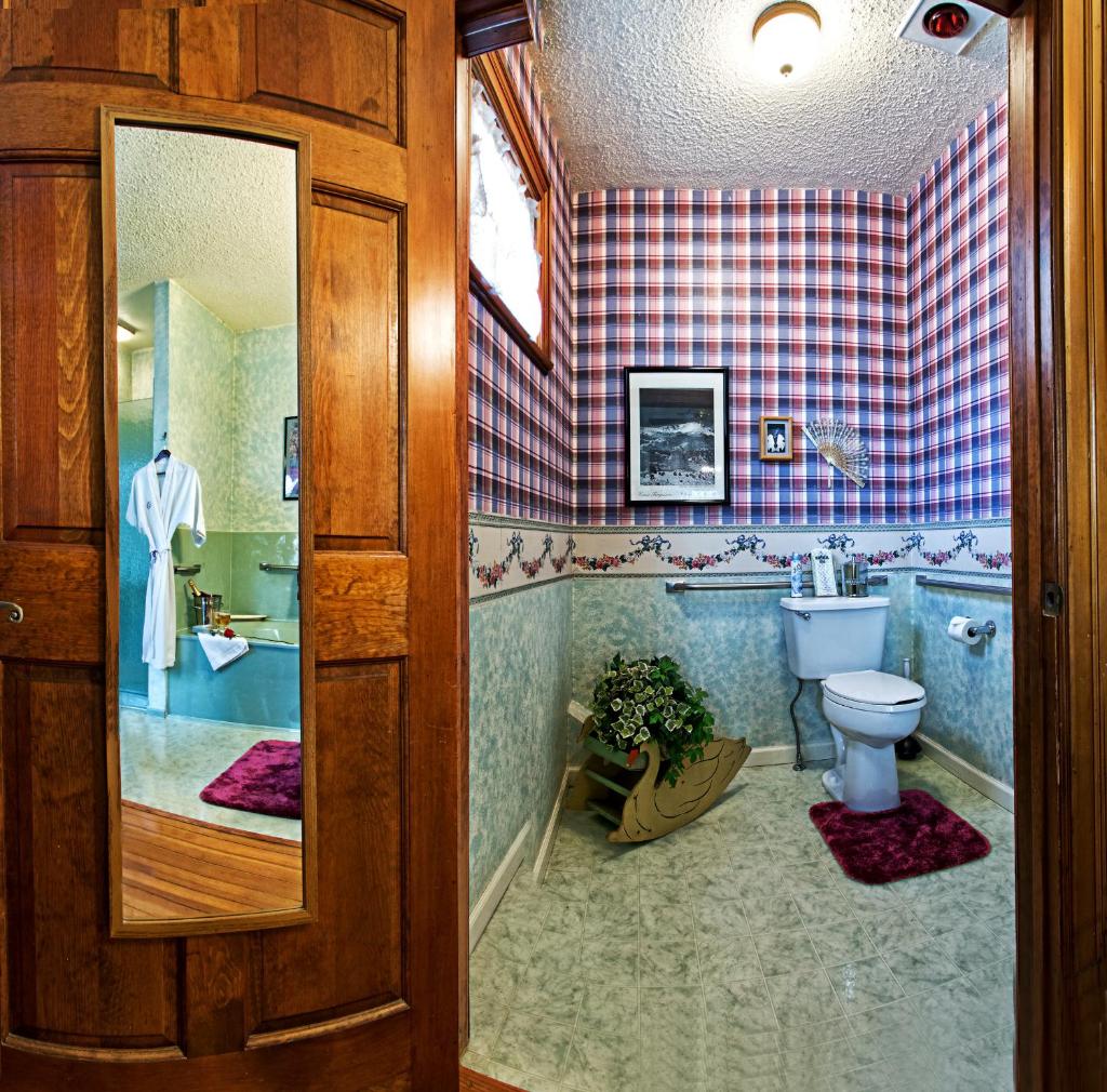 Holden House 1902 Bed & Breakfast Inn photo 1