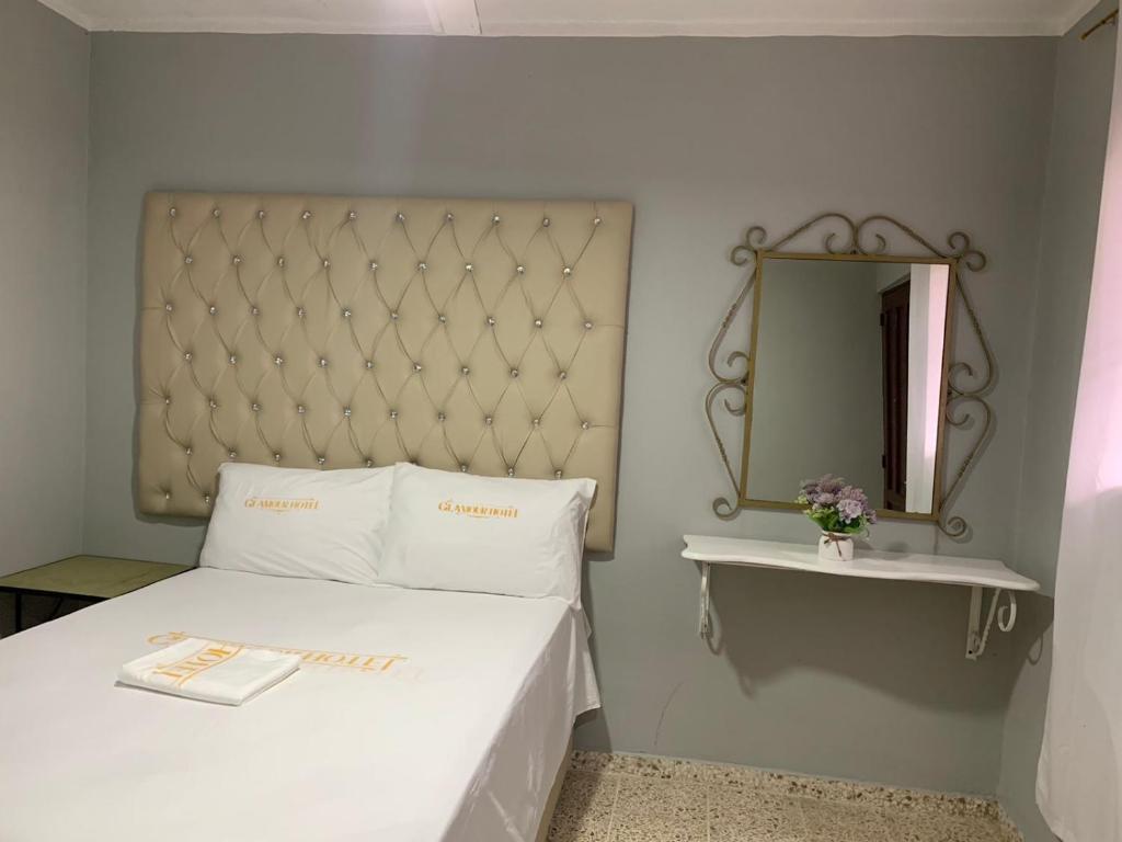 Glamour Hotel photo 2