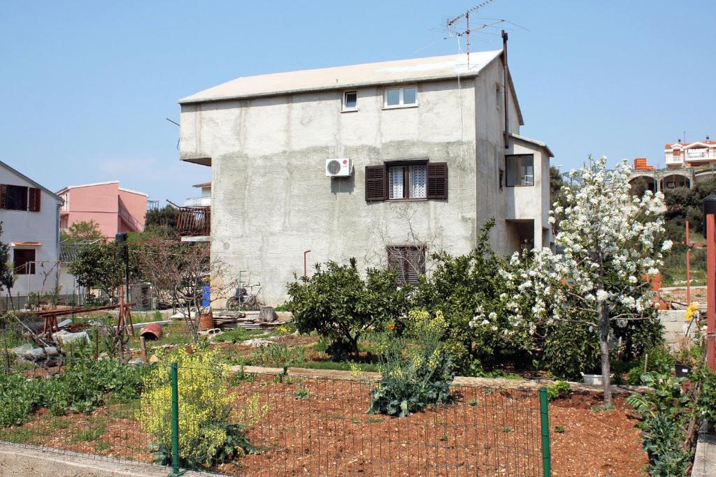 Apartments by the sea Grebastica, Sibenik - 4881 photo 2