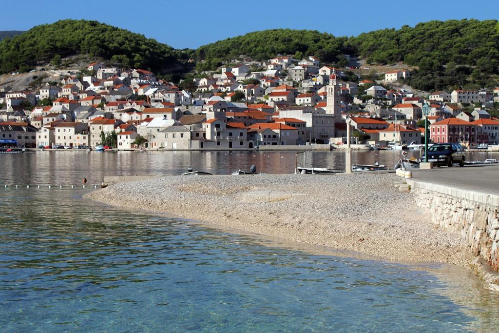 Apartments with a parking space Pucisca, Brac - 756 photo 4