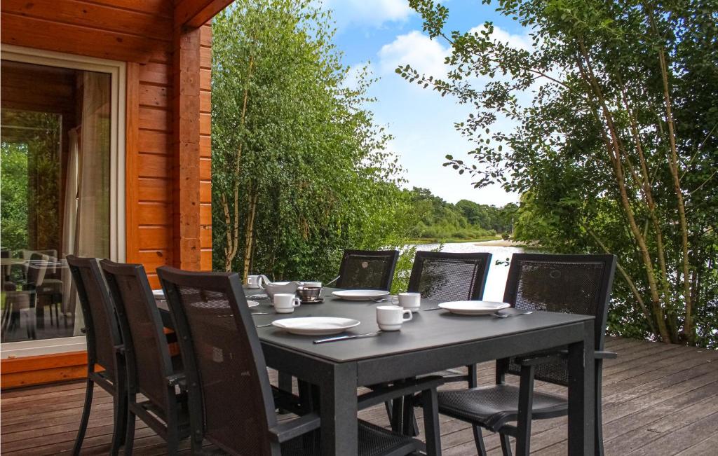 Awesome Home In Heel With 3 Bedrooms, Wifi And Outdoor Swimming Pool photo 2
