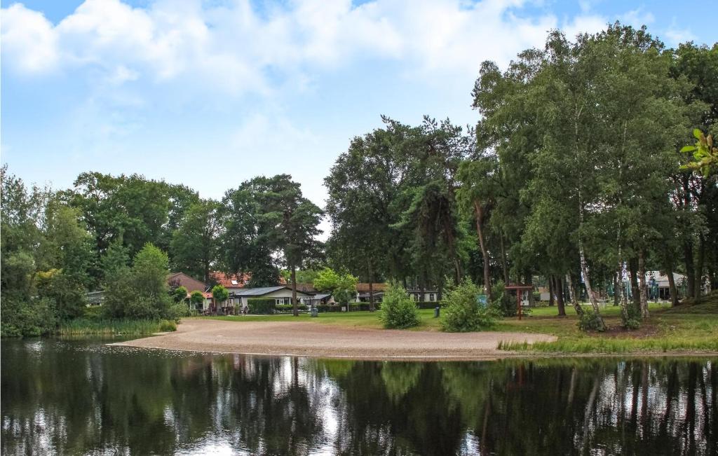 Awesome Home In Heel With 3 Bedrooms, Wifi And Outdoor Swimming Pool photo 4