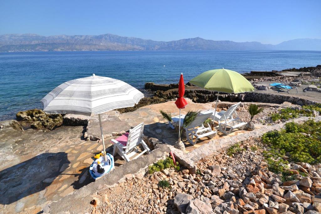 Apartments by the sea Splitska, Brac - 11300 photo 3