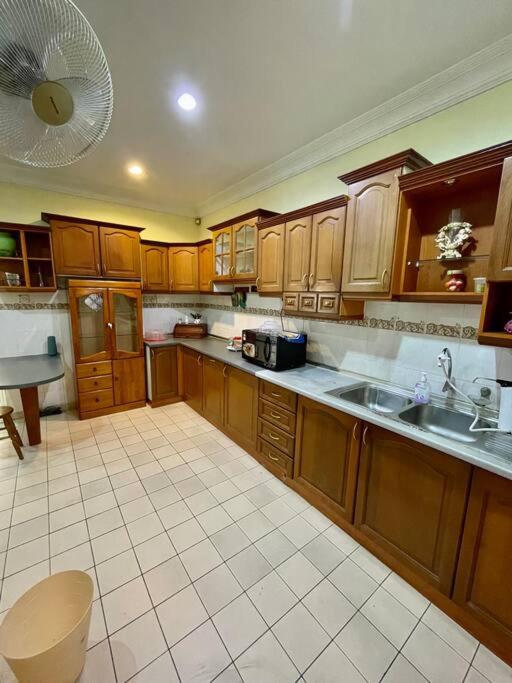 Cozy NEW Cheerful Homestay *NETFLIX & BBQ* 12 pax* photo 1