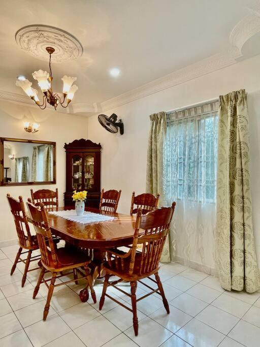 Cozy NEW Cheerful Homestay *NETFLIX & BBQ* 12 pax* photo 2