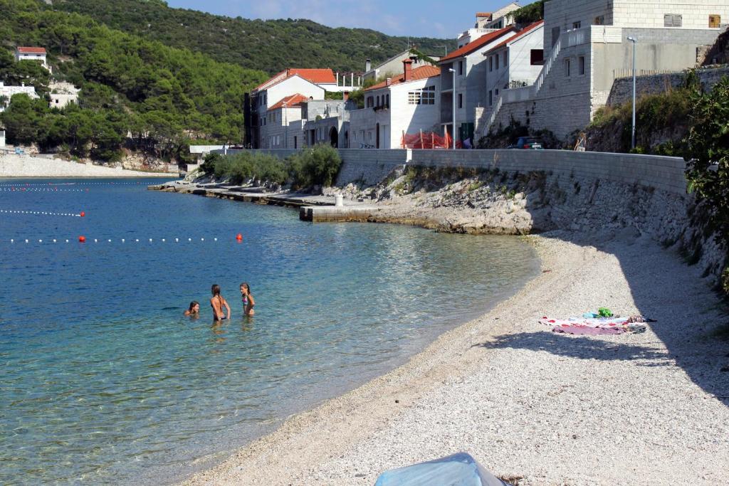Apartments by the sea Pucisca, Brac - 11263 photo 2