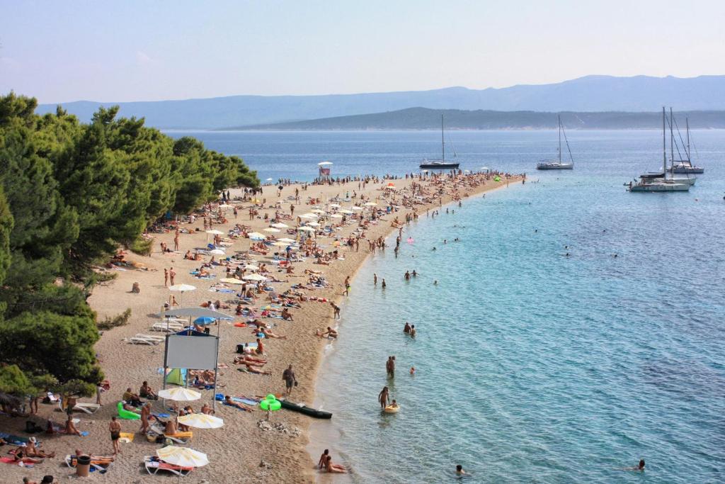 Family friendly house with a swimming pool Bol, Brac - 12228 photo 3
