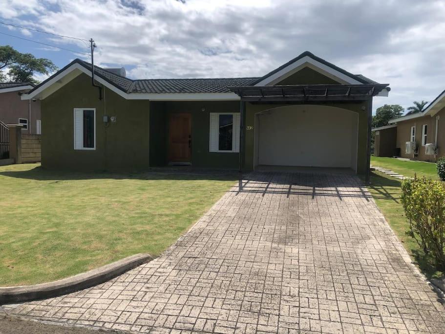 Hidden Escape,pool,gated,gym,air-conditioned, photo 4