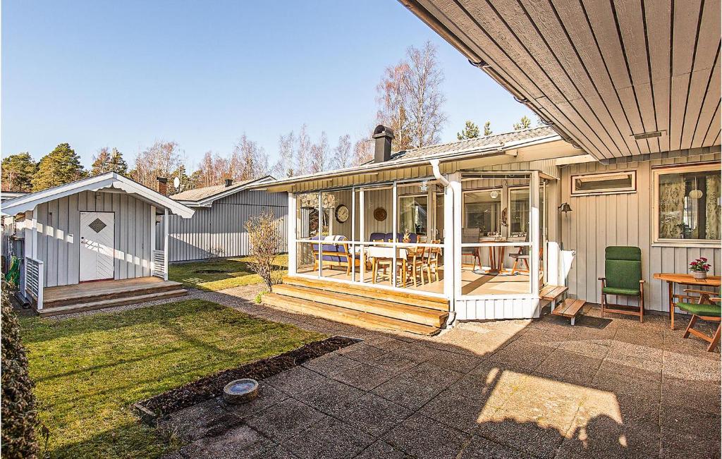 Beautiful Home In Mrbylnga With 4 Bedrooms And Wifi photo 4