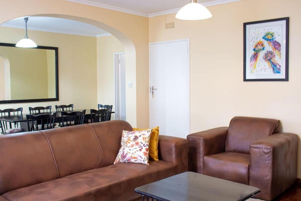Inviting 3-Bed Apartment In The City photo 2