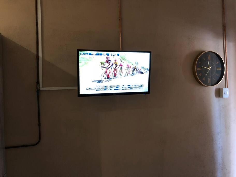 The Bachelor Private Guest Room photo 2