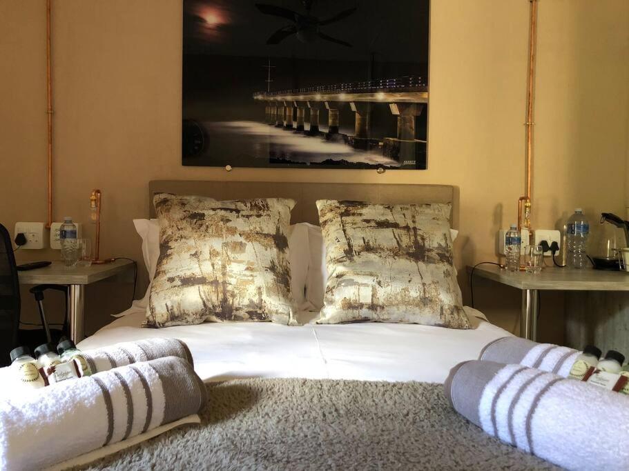 The Bachelor Private Guest Room photo 3
