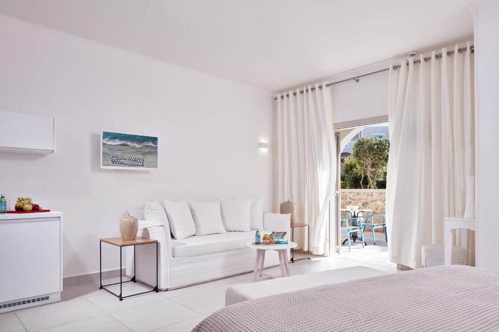 Santo Miramare Beach Resort photo 2