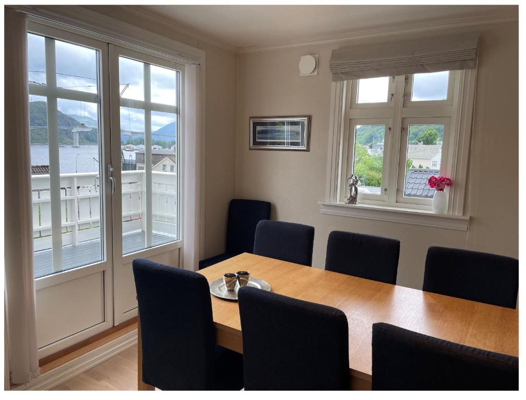 Måløy City Center - Château Kvalheim photo 3