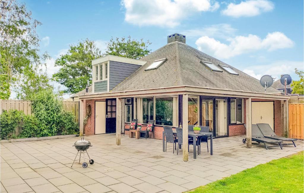 Amazing Home In Stavenisse With 2 Bedrooms, Wifi And Outdoor Swimming Pool