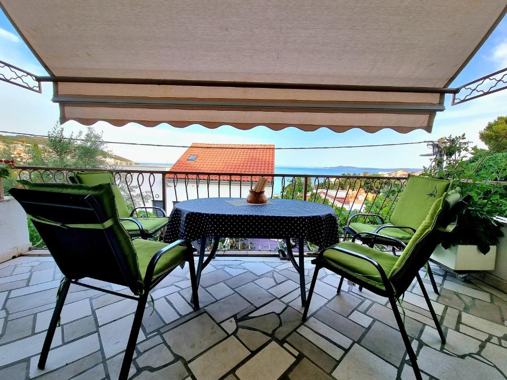 Villa green photo 1