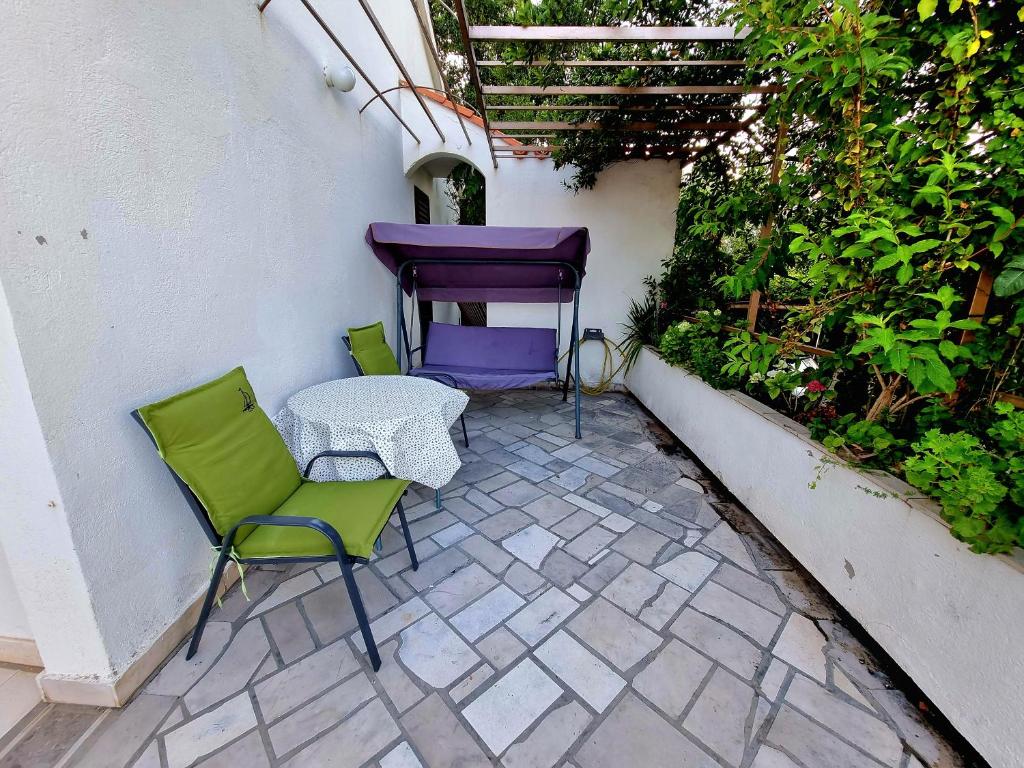 Villa green photo 3