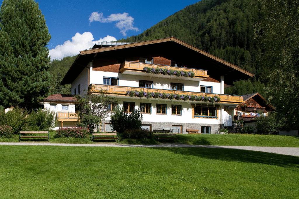 Ferienhaus Alpina photo 1