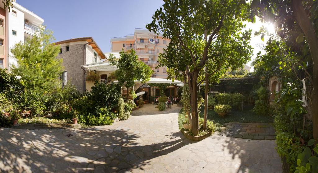 Relais Villa Angiolina - Tap to explore photos