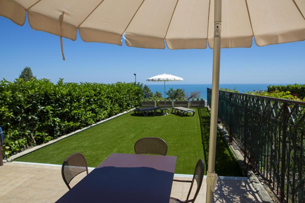Giuvra Garden House