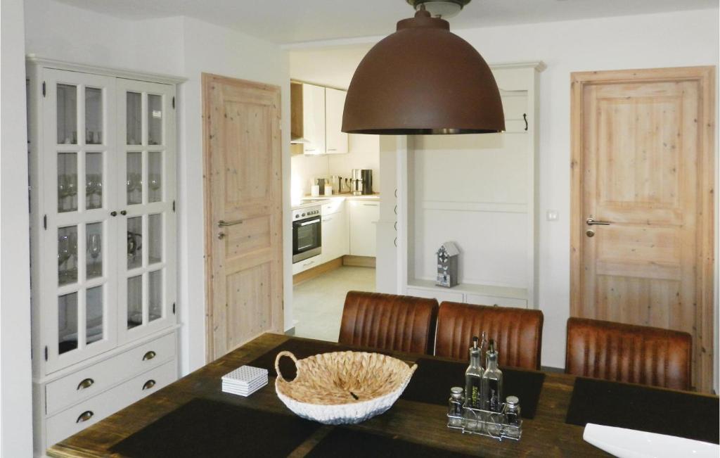 Awesome Home In Breege-juliusruh With 2 Bedrooms, Sauna And Wifi photo 3