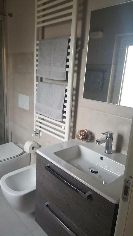 eli 's home photo 4